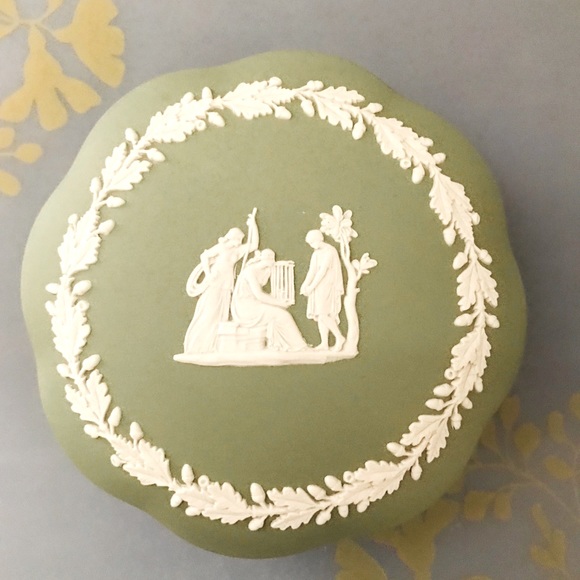 VTG Wedgwood Cream & Sage Green Box Neoclassical Motif NEW Condition - Picture 16 of 16